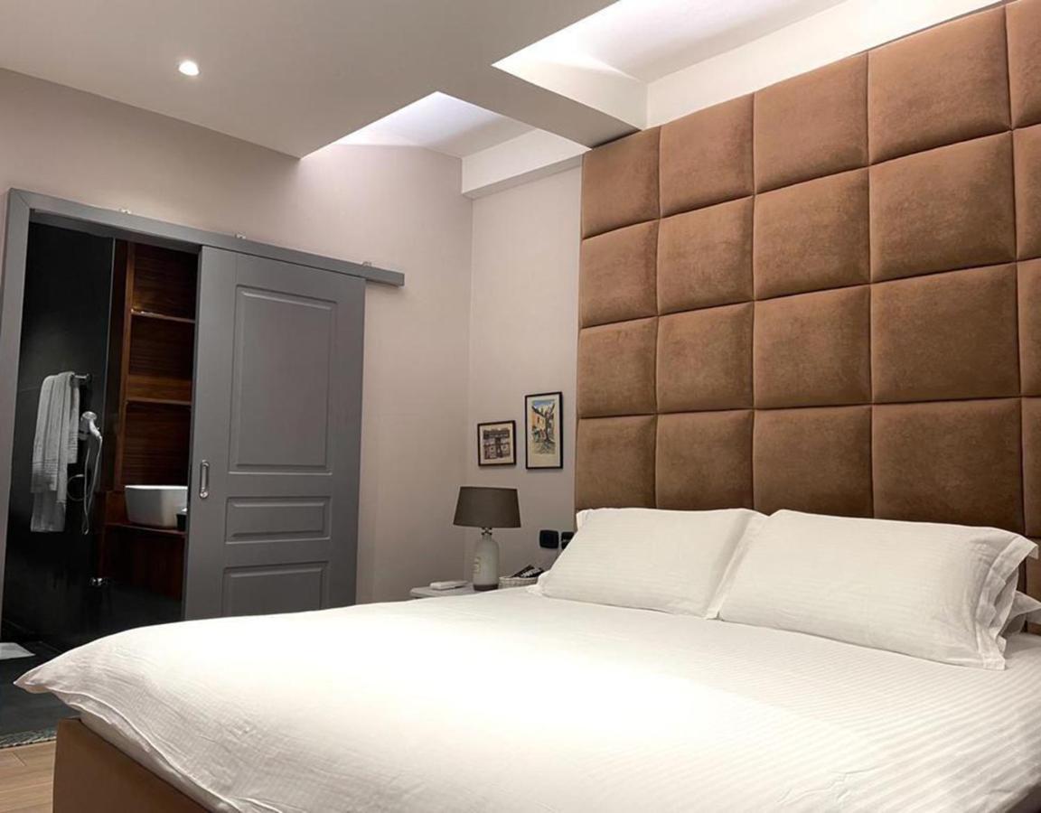Vila Shard Boutique Hotel ティラナ エクステリア 写真