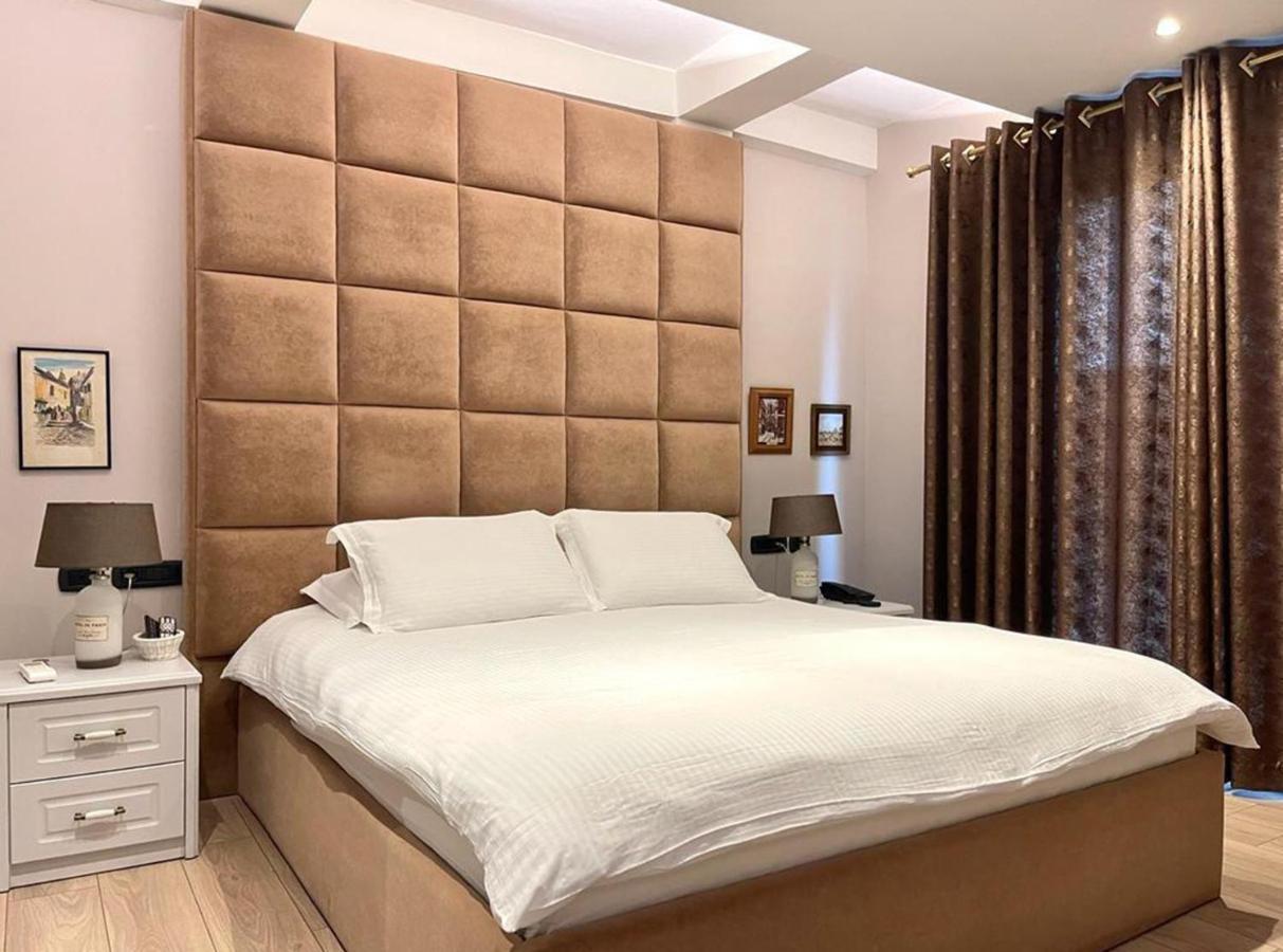 Vila Shard Boutique Hotel ティラナ エクステリア 写真