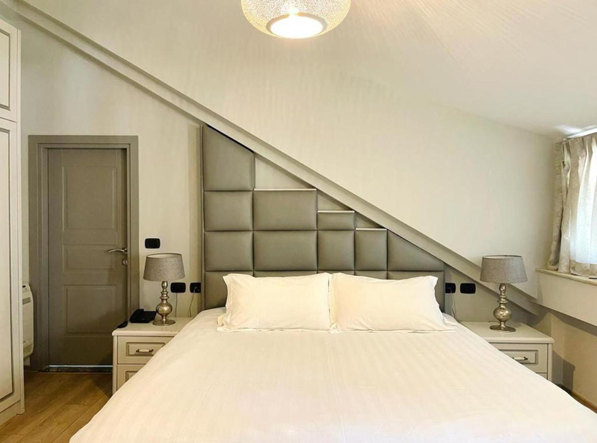 Vila Shard Boutique Hotel ティラナ エクステリア 写真