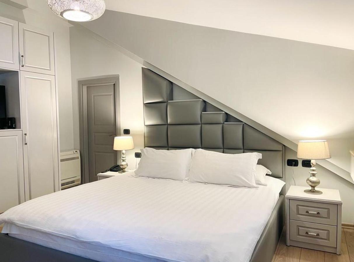 Vila Shard Boutique Hotel ティラナ エクステリア 写真