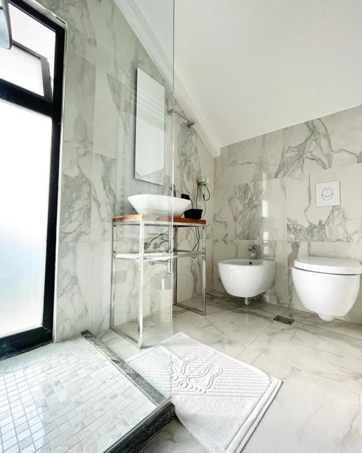 Vila Shard Boutique Hotel ティラナ エクステリア 写真