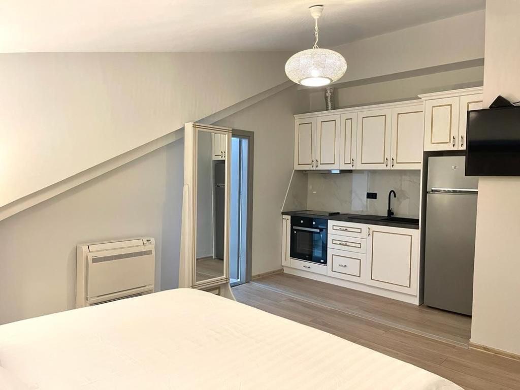 Vila Shard Boutique Hotel ティラナ エクステリア 写真